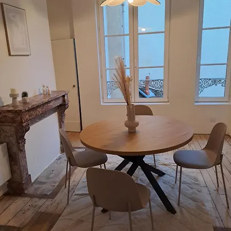 Grand De Charme Renove Au Coeur De